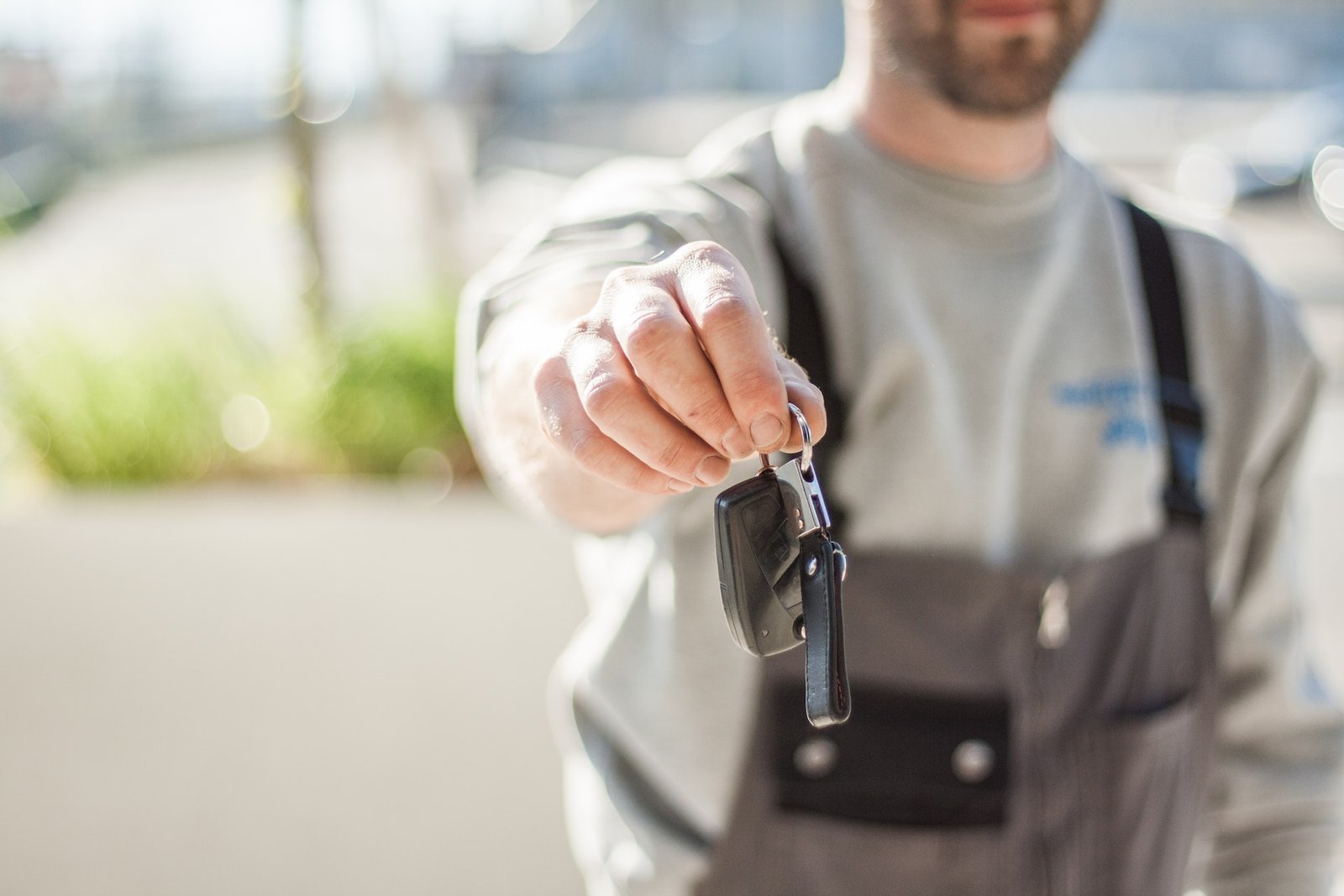 The Pros and Cons of Renting a Car for Your Next Vacation