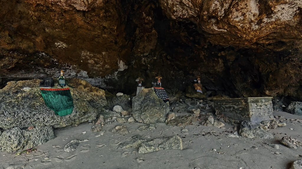 Green Bowl Beach Cave